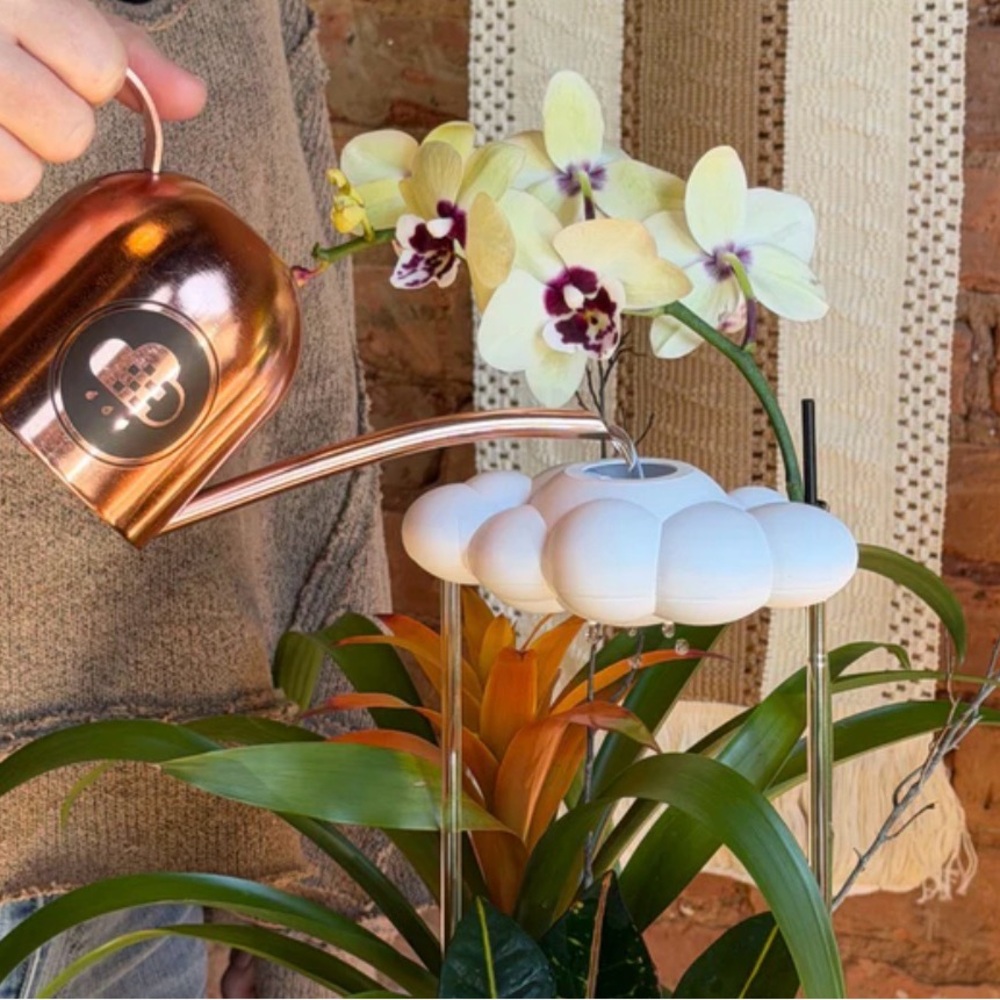 White Cloud Watering Device